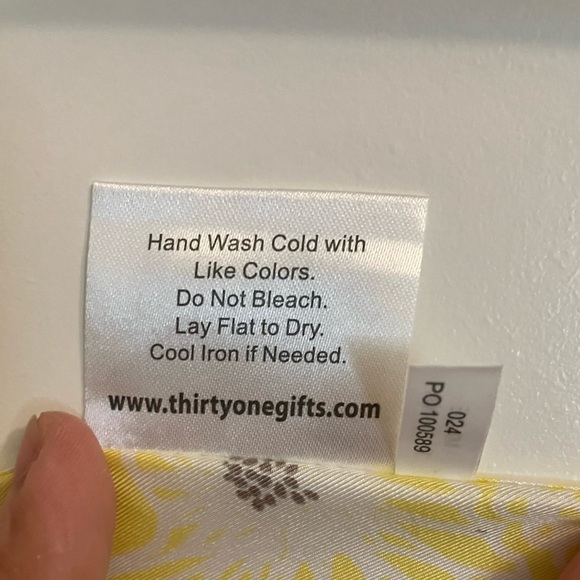 Thirty-One scarf - Picture 3 of 4